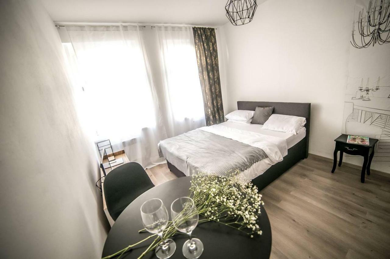 Prague Friendly Apartments In Прага Екстер'єр фото